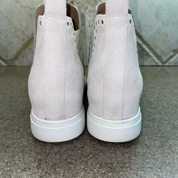 Chelsea & Violet Milo Suede & Leather Eyelet Wedge Sneakers LT Grey Size 8M - Picture 4 of 10